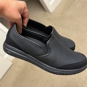 Slip resistant shoes
